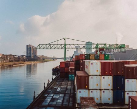 Fotografie in Mannheim, Bild vom Neckar und Container