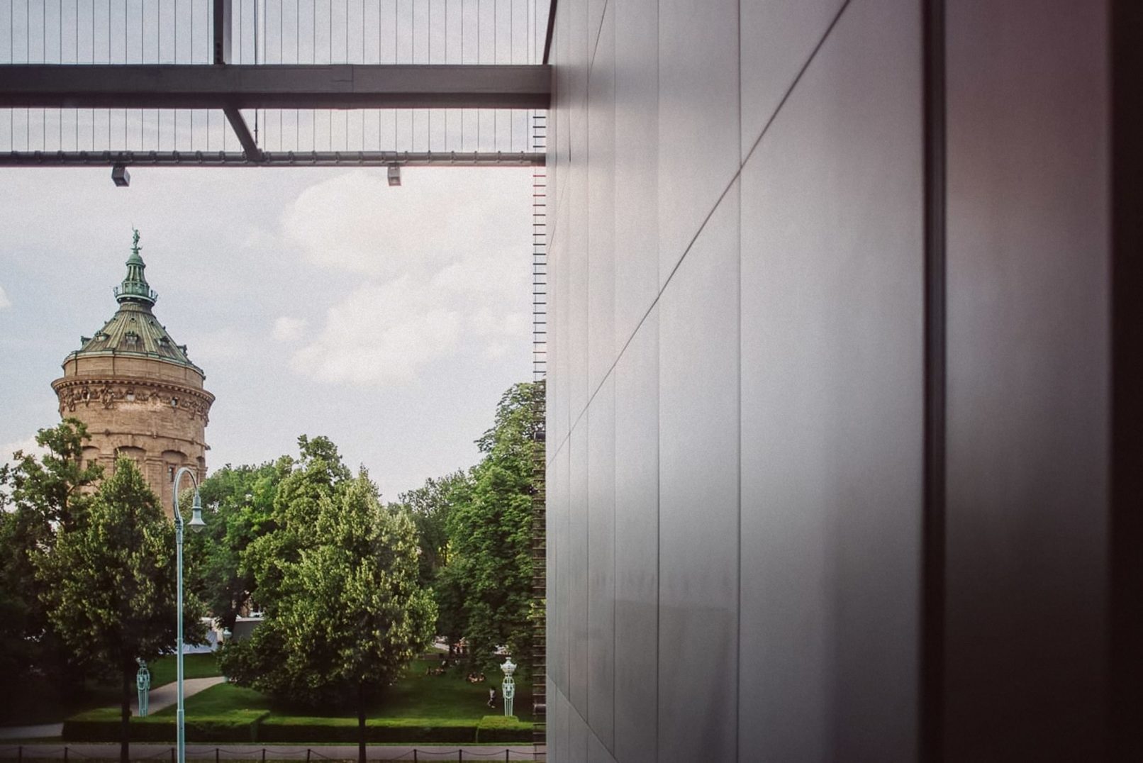 Blick von der Mannheimer Kunsthalle auf den Wasserturm